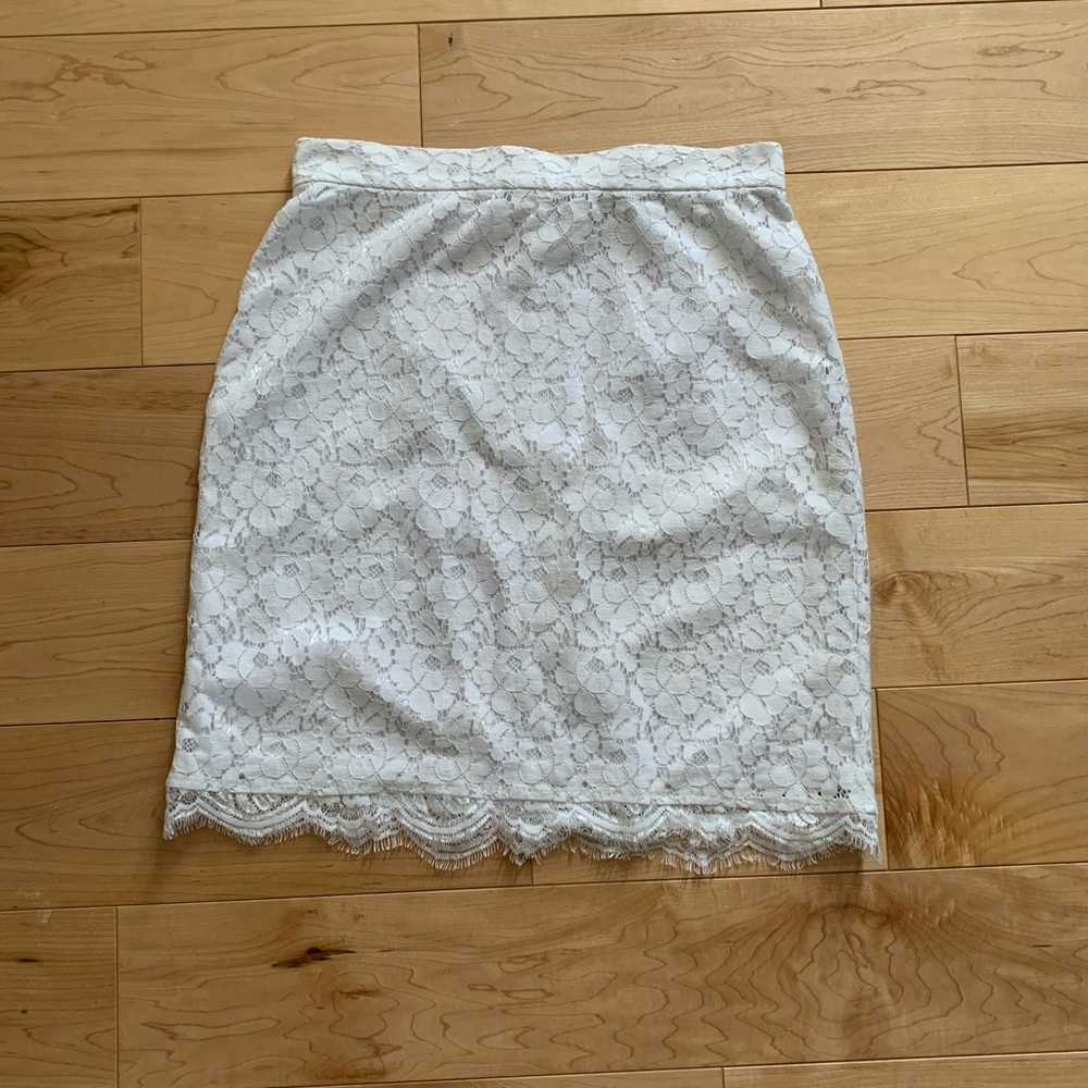 White Lace Mini Skirt - Sz Small - Picture 2 of 5